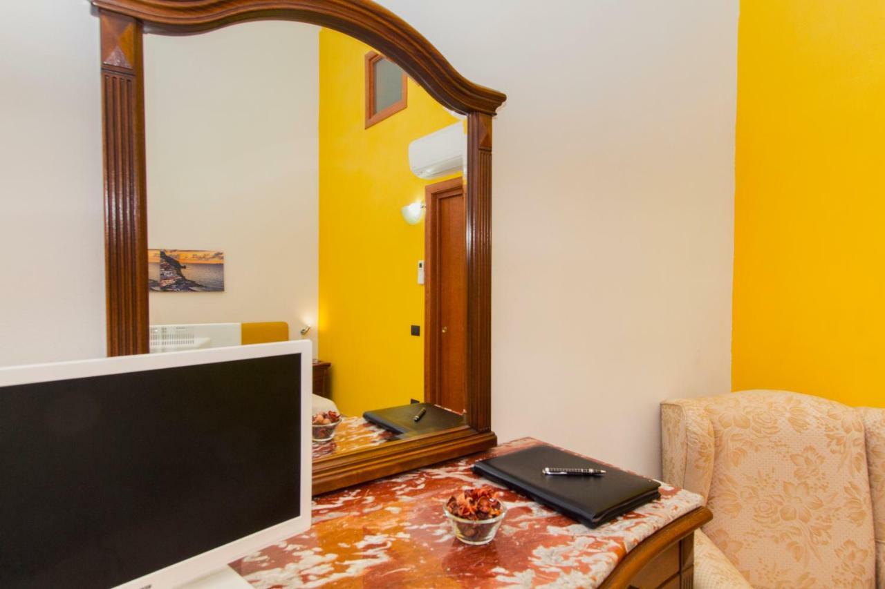 Ferienwohnung Palazzo Carafa Della Spina Neapel Exterior foto